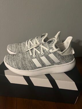 NWT adidas White and Heather Grey Cloudfoam Knit Sneakers